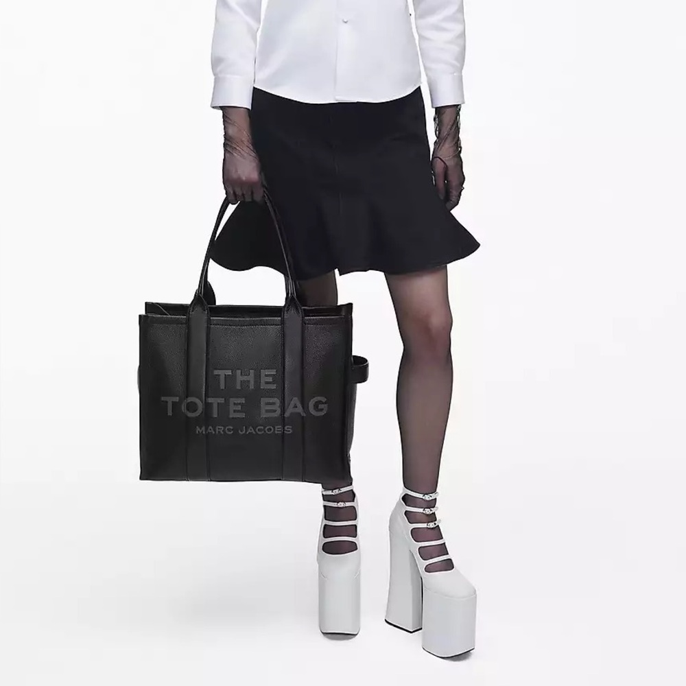 Marc Jacobs Dark Blue Leather Tote - Picture 16 of 16